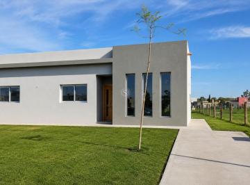 Casa · 120m² · 4 Ambientes · 1 Cochera · Casa en Venta en Santa Lucia, Pilar del Este, Pilar