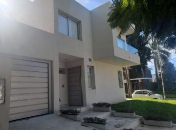 Casa de 2 ambientes, Villa María · Casa con 3 Dorm. de 250 m² en Venta en Barrio Palermo Villa María