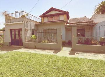 Casa en Venta de 5 ambientes Guillermo Hudson · Casa con 3 Dorm. en Venta, 221 m² de Terreno en Guillermo Hudson Apta Credito Bancario