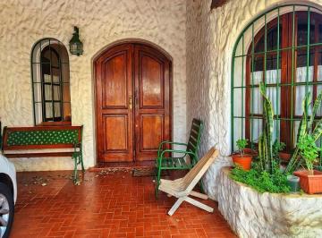 Casa · 229m² · 15 Ambientes · 2 Cocheras · Casa en Barrio Los Aguacates, Posadas - Misiones