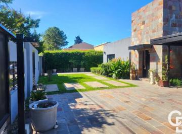 Casa · 295m² · 5 Ambientes · 4 Cocheras · Casa Venta/alquiler Villa Rosa Pilar - Apto Credito