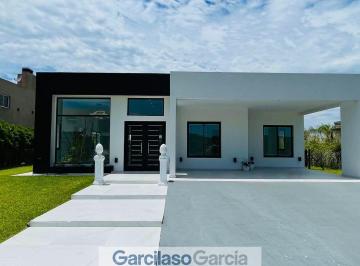 Casa · 220m² · 4 Ambientes · 1 Cochera · Casa en Venta en Lagos de Canning, Esteban Echeverría, G. B. a. Zona Sur