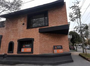 Casa · 220m² · 5 Ambientes · 2 Cocheras · Casa de 270 m Refaccionada a Nuevo a m de Av Maipu