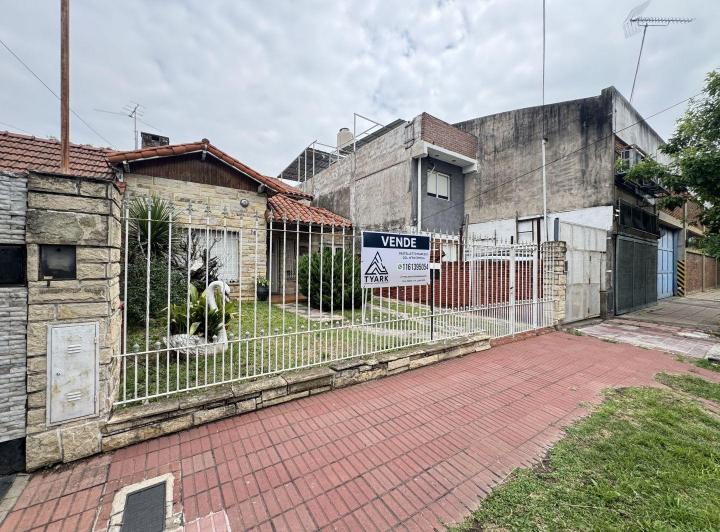 Casa · 110m² · 3 Ambientes · 2 Cocheras