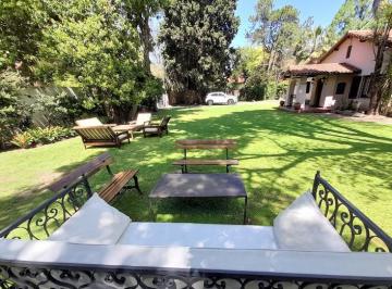 Casa · 400m² · 8 Ambientes · 2 Cocheras · Casa - Las Lomas - San Isidro