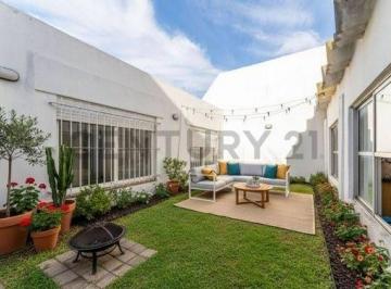 Casa · 180m² · 4 Ambientes · 1 Cochera · Venta Casa 4 Ambientes con Cochera Jardín y Quincho en Ramos Mejia