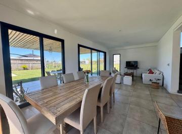 Casa de 5 ambientes, Pilar · Casa en Venta 3 Dorm. Playroom y Pileta