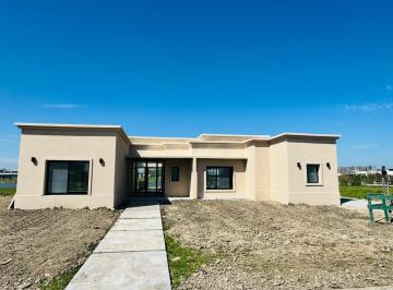 Casa · 170m² · 5 Ambientes · 2 Cocheras · Casa en Venta en San Sebastian, Escobar, G. B. a. Zona Norte
