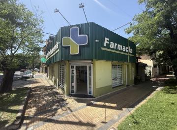 Edificio · 172m² · Venta en Block en Esquina Estratégica: 2 Locales Depto 3 Amb. con Terraza – Banfield Oeste