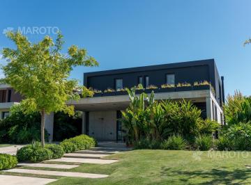 Casa · 329m² · 10 Ambientes · 6 Cocheras · Casa en Venta en Puertos del Lago - Costas con Salida a Laguna y Gran Calidad Constructiva
