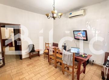 Casa · 125m² · 5 Ambientes · 1 Cochera · Departamento en Venta en Lanús Oeste, Lanús.