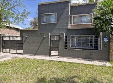 Casa · 203m² · 5 Ambientes · 1 Cochera · Casa en Fisherton