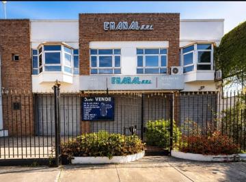 Edificio · 900m² · 6 Cocheras · Depósito Industrial Premium con Doble Frente, Salida a Dos Calles y T3 – Lanús Oeste