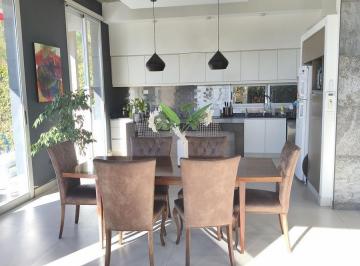 Casa · 231m² · 19 Ambientes · 2 Cocheras · Casa en Venta en Barrio Cerro Alto