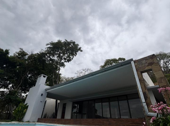 Casa · 220m² · 4 Ambientes · 2 Cocheras