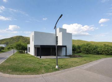 Casa · 150m² · 6 Ambientes · 2 Cocheras · Casa a Estrenar en Colinas de La Deseada