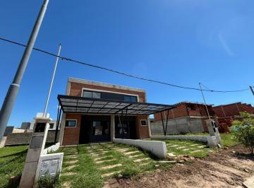 Casa · 120m² · 5 Ambientes · 2 Cocheras · Se Vende Duplex en Docta de 3 Dorm.