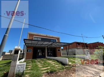 Casa · 120m² · 5 Ambientes · 2 Cocheras · Venta – Dúplex de 3 Dorm. a Estrenar con Cochera Doble y Galería en Docta