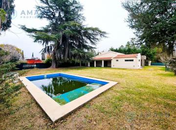 Casa · 160m² · 4 Ambientes · 2 Cocheras · · Venta · Casa · 3 Dorm. · Parque · Piscina · Galería · Garita 12 · Funes