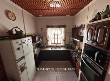 Casa · 240m² · 6 Ambientes · 2 Cocheras · Venta Casa 5 Amb con Quincho y Jardín en Claypole
