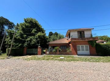 Casa · 129m² · 4 Ambientes · 1 Cochera · Chalet con Parque, Ranelagh