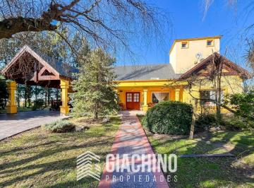Casa · 374m² · 6 Ambientes · 2 Cocheras · Casa en Venta en Haras del Sur 1 de 5 Ambientes