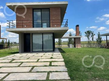 Casa · 163m² · 4 Ambientes · 4 Cocheras · Casa en Lares de Canning