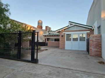 Casa · 190m² · 6 Ambientes · 1 Cochera · Casa en Puerto Madryn