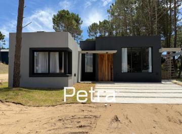 Casa · 175m² · 4 Ambientes · Casa en Venta en Pinamar, Barrio Pioneros