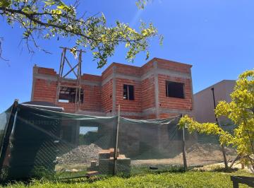 Casa · 168m² · 5 Ambientes · 1 Cochera · Casa Chalet en Venta en El Cantón Puerto, El Cantón, Escobar