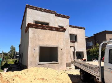 Casa · 168m² · 5 Ambientes · 1 Cochera · Casa Chalet en Venta en El Cantón Puerto, El Cantón, Escobar