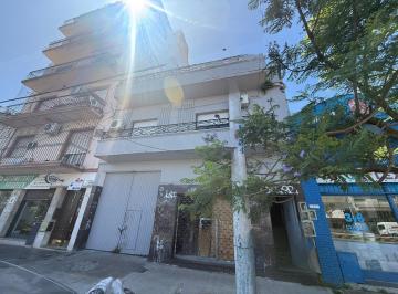 Depósito · 330m² · 4 Ambientes · 2 Cocheras · Depósito y Vivienda en Venta