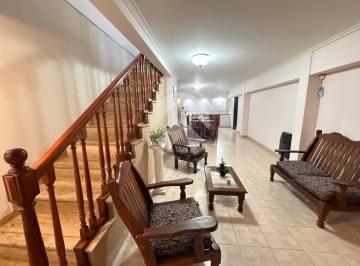Casa · 250m² · 6 Ambientes · 4 Cocheras · Casa en Santa Fe