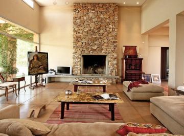 Quinta vacacional · 360m² · 6 Ambientes · Espectacular Casa en Club de Polo en Lobos