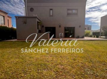 Casa · 200m² · 4 Ambientes · Casa en Venta Las Golondrinas