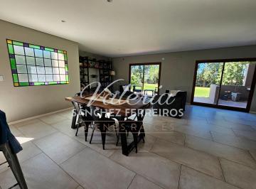 Casa · 200m² · 4 Ambientes · Casa en Venta Las Golondrinas