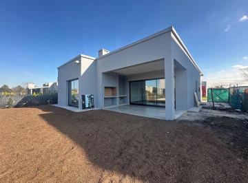 Casa · 130m² · 4 Ambientes · 2 Cocheras · Casa en Venta 4 Amb San Ramon Pilar del Este