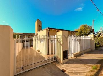 Casa · 300m² · 5 Dormitorios · 1 Cochera · Venta en Bloque. Proyecto Comercial en Corredor Ruta 11 | Dos Casas + Opción Lotes Linderos