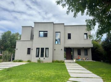 Casa · 250m² · 5 Ambientes · 2 Cocheras · Casa en Venta en Los Sauces, Pilar, G. B. a. Zona Norte