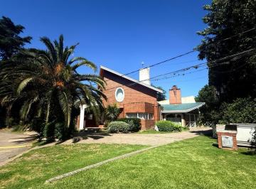Casa · 1200m² · 5 Ambientes · 5 Cocheras · Casa en Alquiler Barrio Cerrado - Parque Leloir