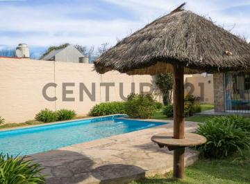 Casa · 500m² · 6 Ambientes · 3 Cocheras · Venta Casa Barrio de Vicenzo Grande Pilar