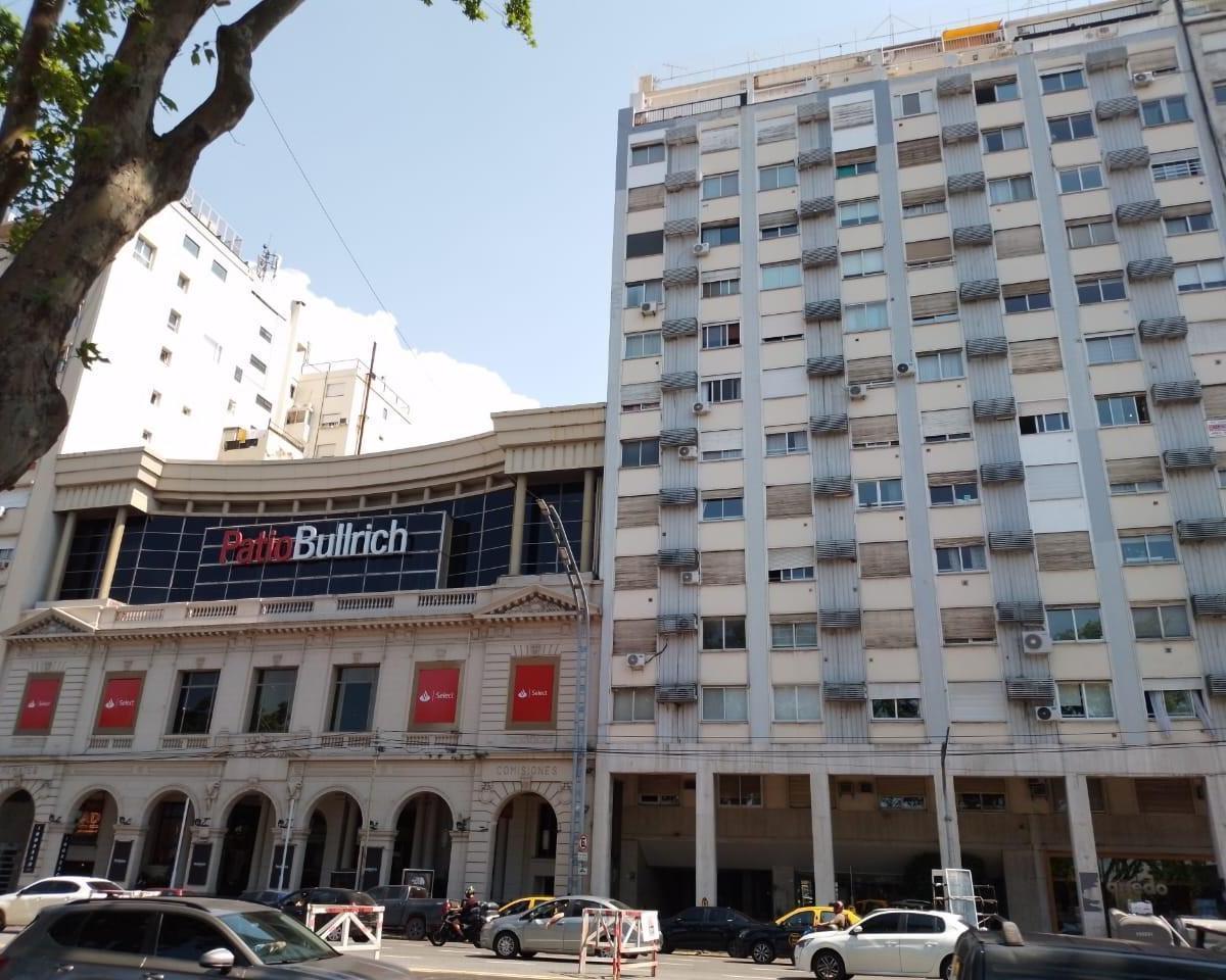 Av. Libertador  al 700