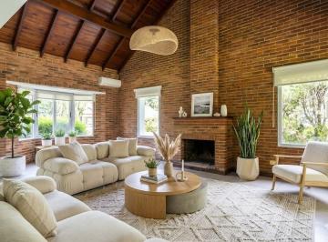 Casa · 249m² · 6 Ambientes · 2 Cocheras · Casa en Venta en Pilar del Lago de 6 Amb