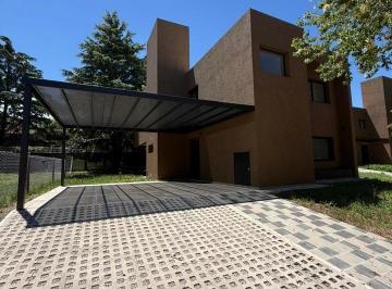 Departamento · 133m² · 3 Ambientes · 2 Cocheras · Alquiler Duplex - Complejo Cerrado, Villa Allende Golf