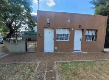 Casa · 125m² · 3 Ambientes · 2 Cocheras · Lote en Esquina con 2 Departamentos en Venta Hurlingham