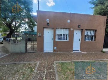 Casa · 125m² · 3 Ambientes · 2 Cocheras · Lote en Esquina con 2 Departamentos en Venta Hurlingham