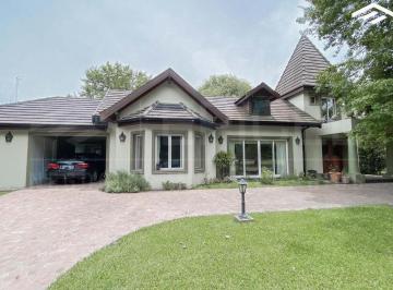 Casa · 221m² · 4 Ambientes · 1 Cochera · Nuevo Ingreso! Saint Thomas Sur - Excelente Estado