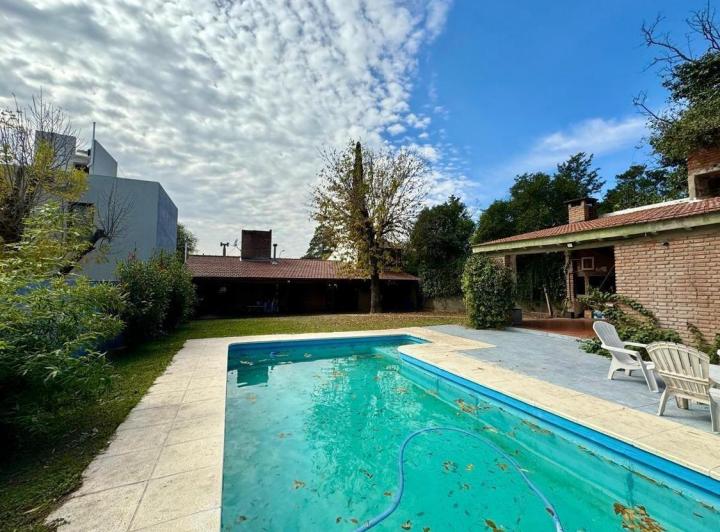 Casa · 307m² · 6 Ambientes · 1 Cochera