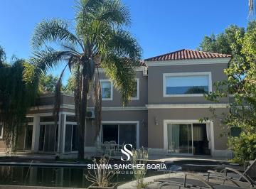 Casa · 246m² · 5 Ambientes · 1 Cochera · Venta Casa 5 Ambientes en Los Cardales Country Club