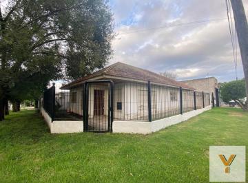 Casa · 220m² · 5 Ambientes · 3 Cocheras · Casa en Venta - 3 Dorm. 2 Baños Cochera - 280 m² - Mar del Plata